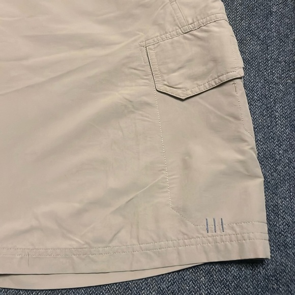 Lululemon Men’s Tan Khaki Cargo Shorts sz 40 - Picture 3 of 8
